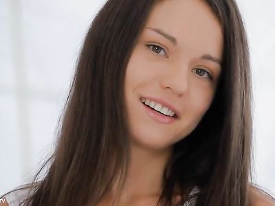 Сексапильная студентка неторопливо отдала обе дырки бойфренду