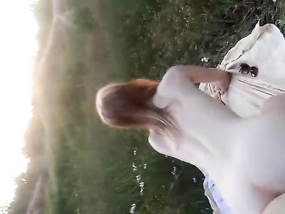 Вывез блондинку с большой попой на пикник и чпокнул раком на природе