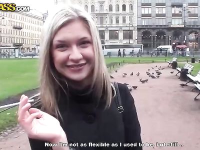 Пикапнули красивую русскую блондинку и чпокнули ее в туалете кафе